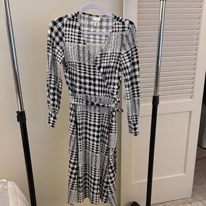 H&M Black and White Houndstooth Long Sleeve Dress